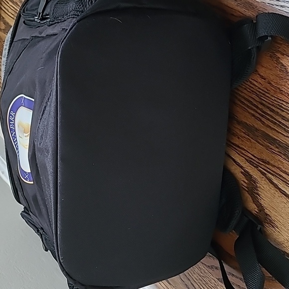 Large Insulated Backpack with zippered pockets - Picture 8 of 8